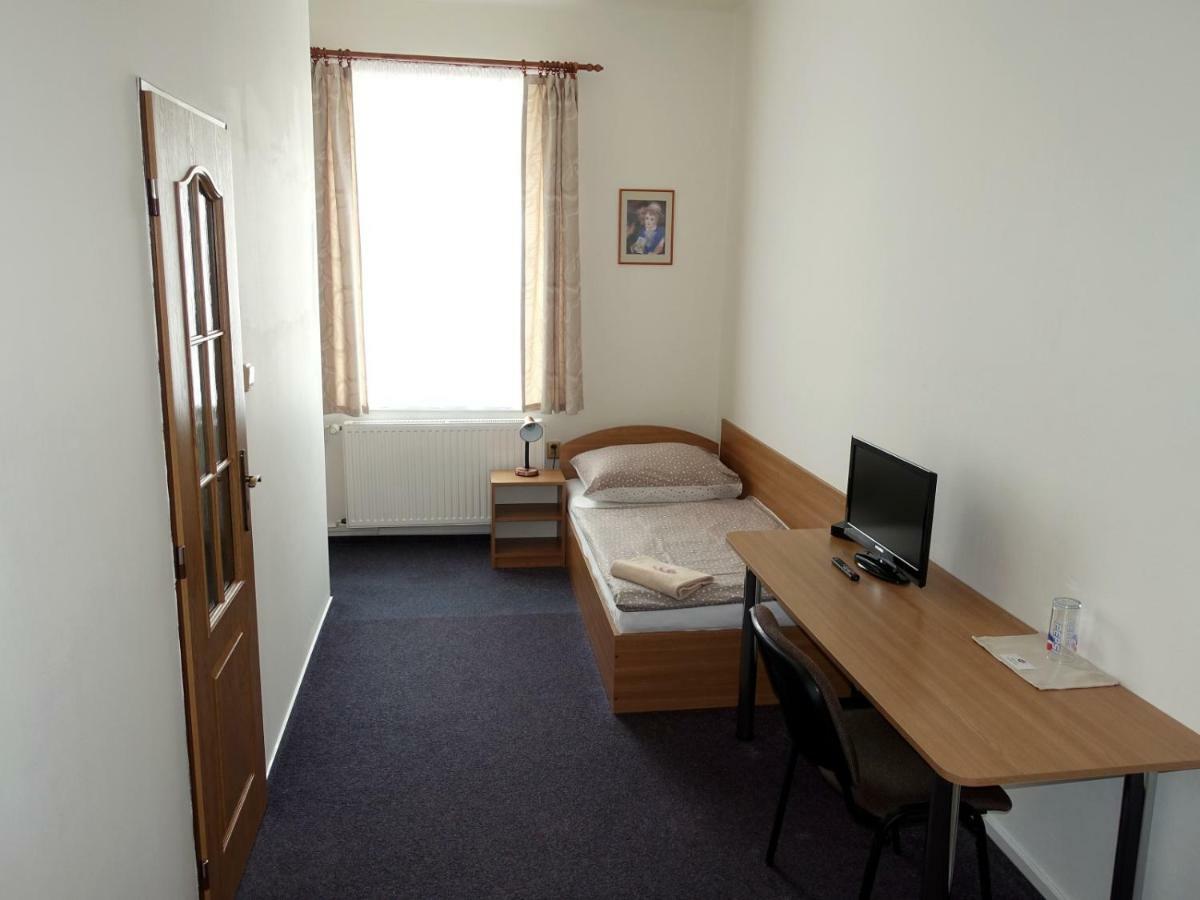 Hotel Staric Есеник Экстерьер фото
